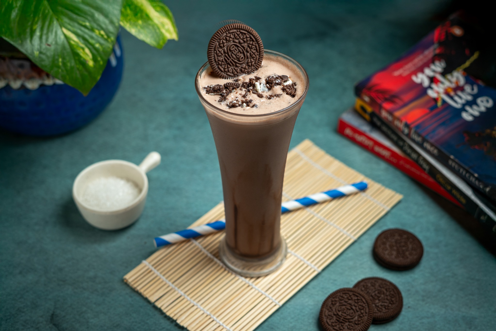 Oreo milkshake served in a mason jar
